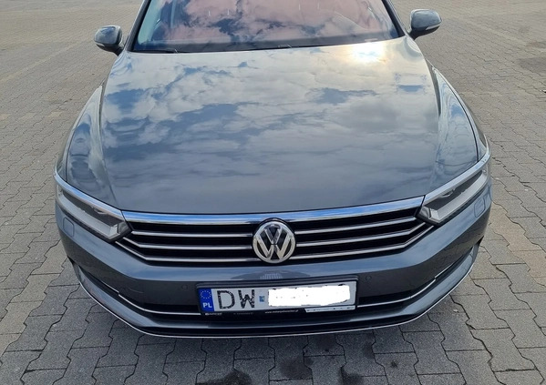 Volkswagen Passat cena 78000 przebieg: 166000, rok produkcji 2017 z Wrocław małe 154